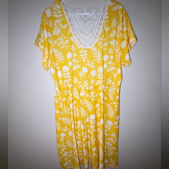 Bobby Brooks Yellow Floral T Shirt Dress 1X Buttery Soft Crochet Lace Detail - Picture 3 of 6